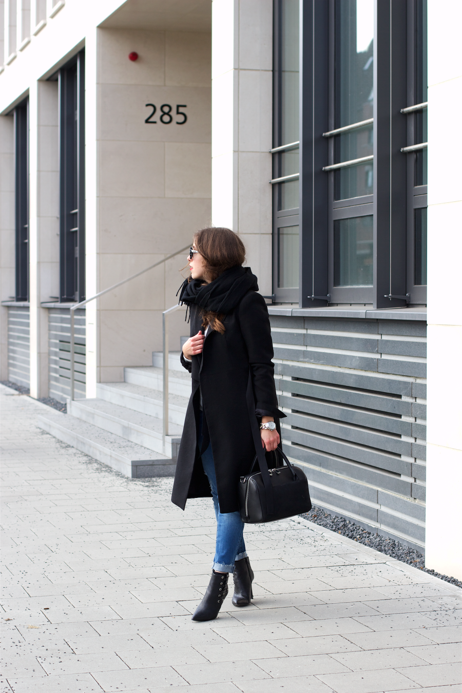 Black Blue Jeans Outfit Casual Chic