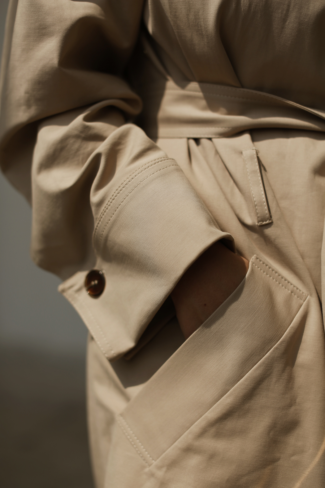Outfit: Nanushka Trenchcoat - A series by Fiona Dinkelbach